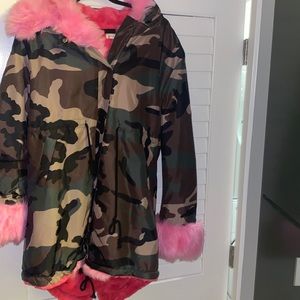 Camo jacket with pink fur